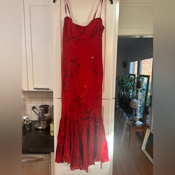 new Reformation Aiko bustier pleated mermaid midi dress in Red Vermillion floral - Picture 4 of 8